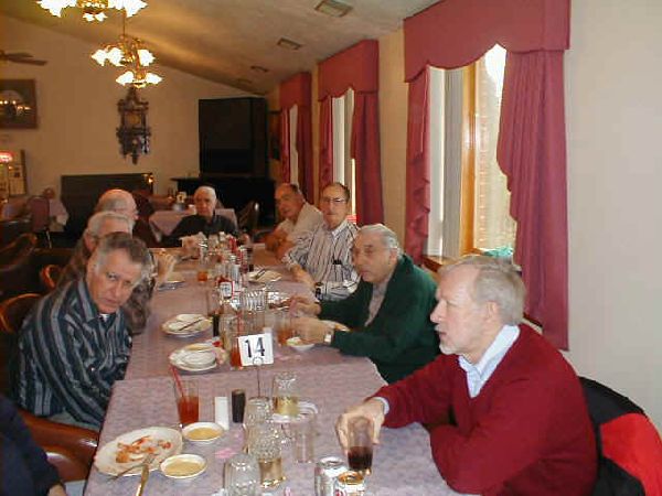 Lunch3.jpg (59758 bytes)
